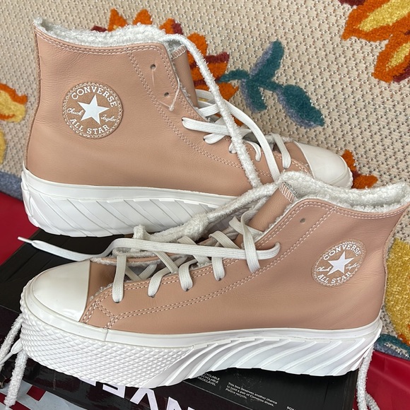 Converse 573073C
CTAS LIFT 2X HI
VACHETTA BEIGE/VINTAGE WHITE
WMNS Platforms - Picture 11 of 16